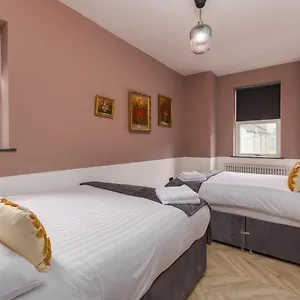 Ettie & Gigis By Sasco Apartment *