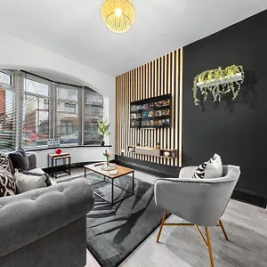 Luxury By The Sea Blackpool's Finest Getaway For 8 Holiday home *